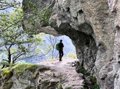 In den Fels gehauene Wasserleitung Niwärch